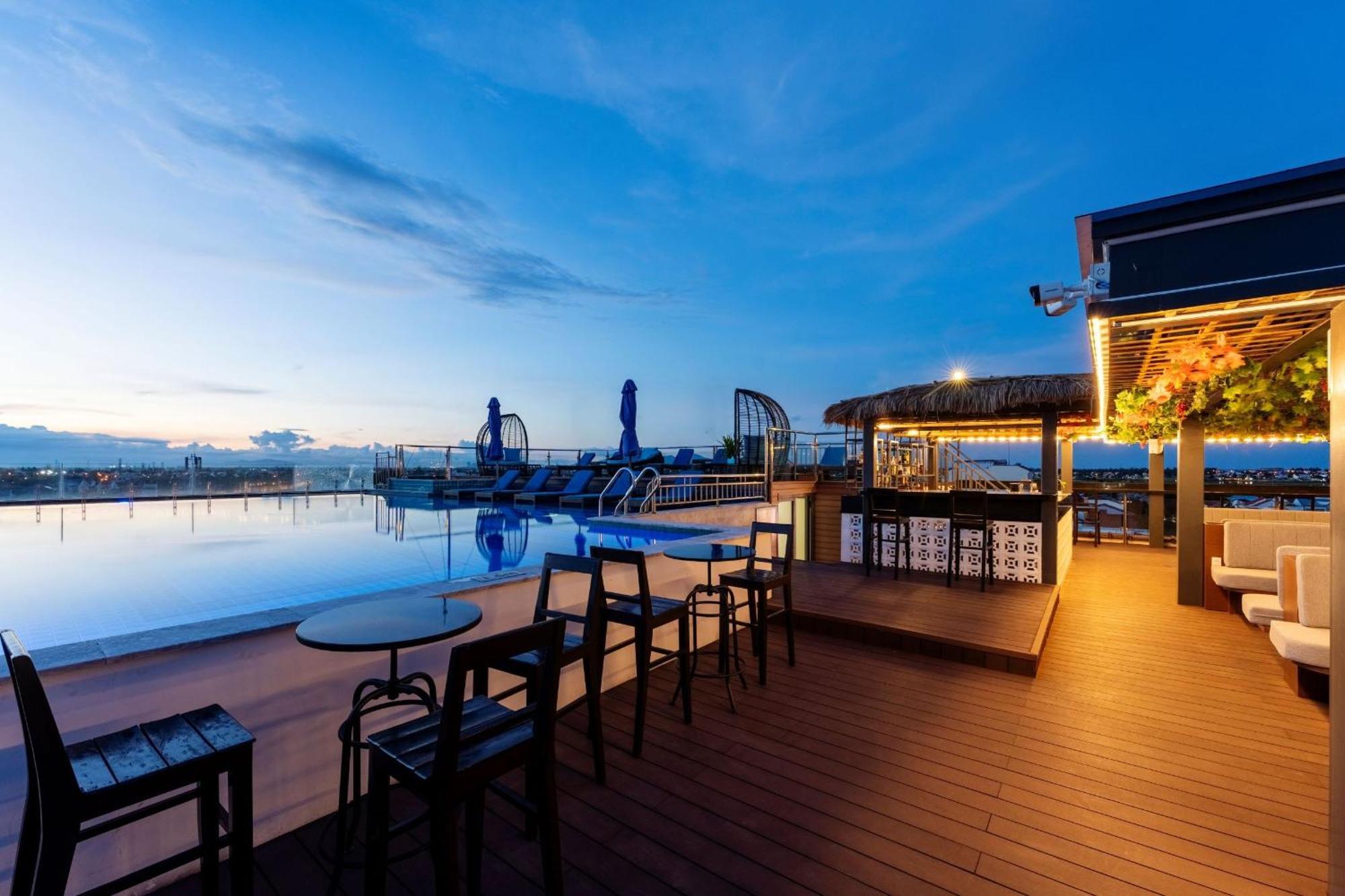 Qualia De Hotel Hoi An - Rooftop Bar City View Exterior photo
